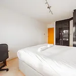 Elegant 2-Bed Flat In Prime Golders Green Location