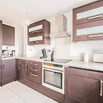 Elegant 2-Bed Flat In Prime Golders Green Location