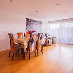 Elegant 2-Bed Flat In Prime Golders Green Location