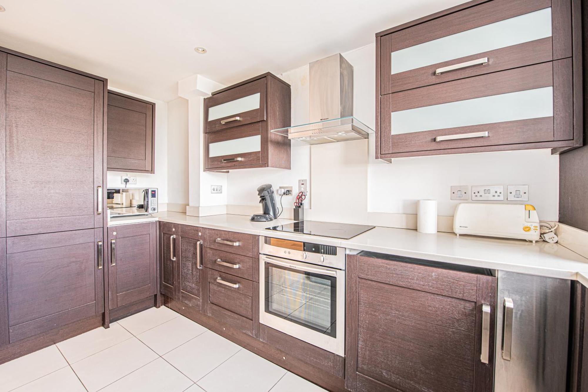 Elegant 2-bed Flat In Prime Golders Location *
