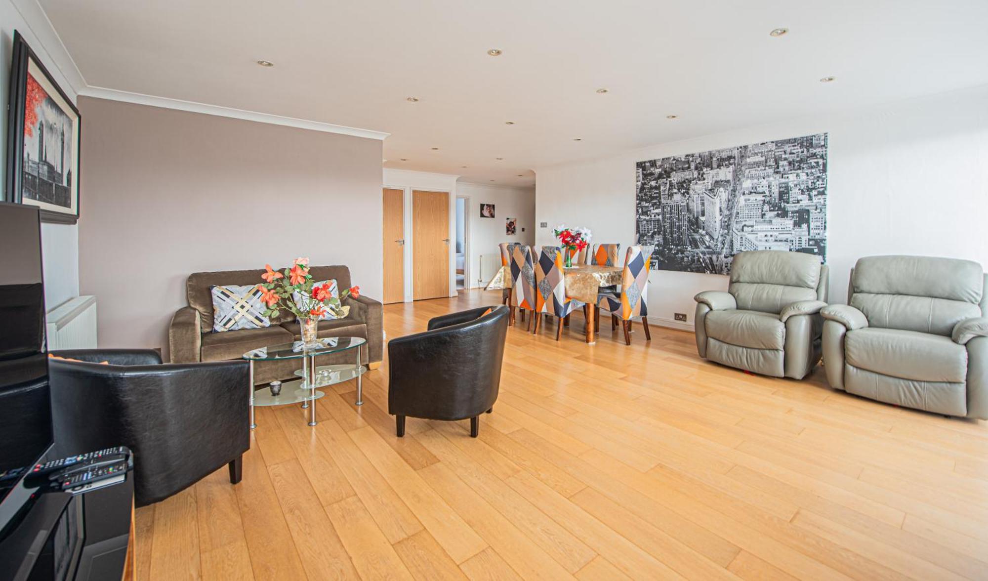 Elegant 2-bed Flat In Prime Golders Location