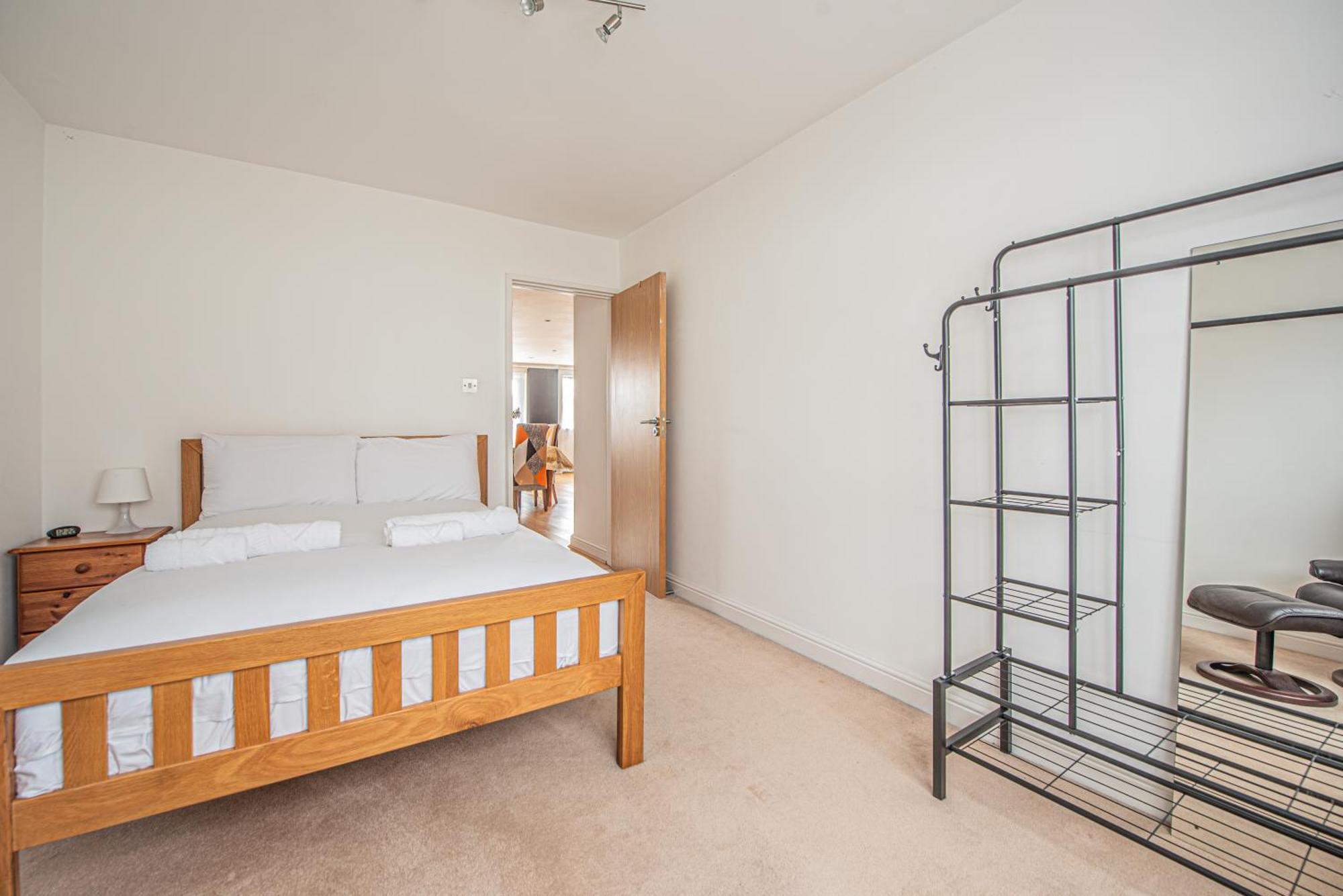 Elegant 2-bed Flat In Prime Golders Location *